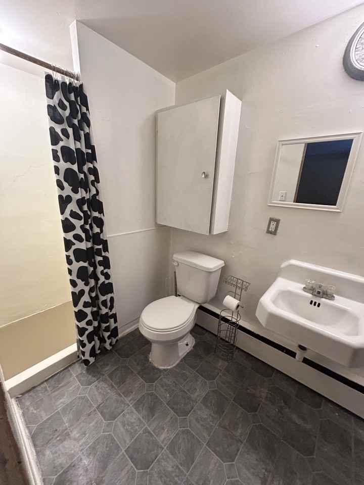 1428 E 41st St #1 - Photo 4 of 7