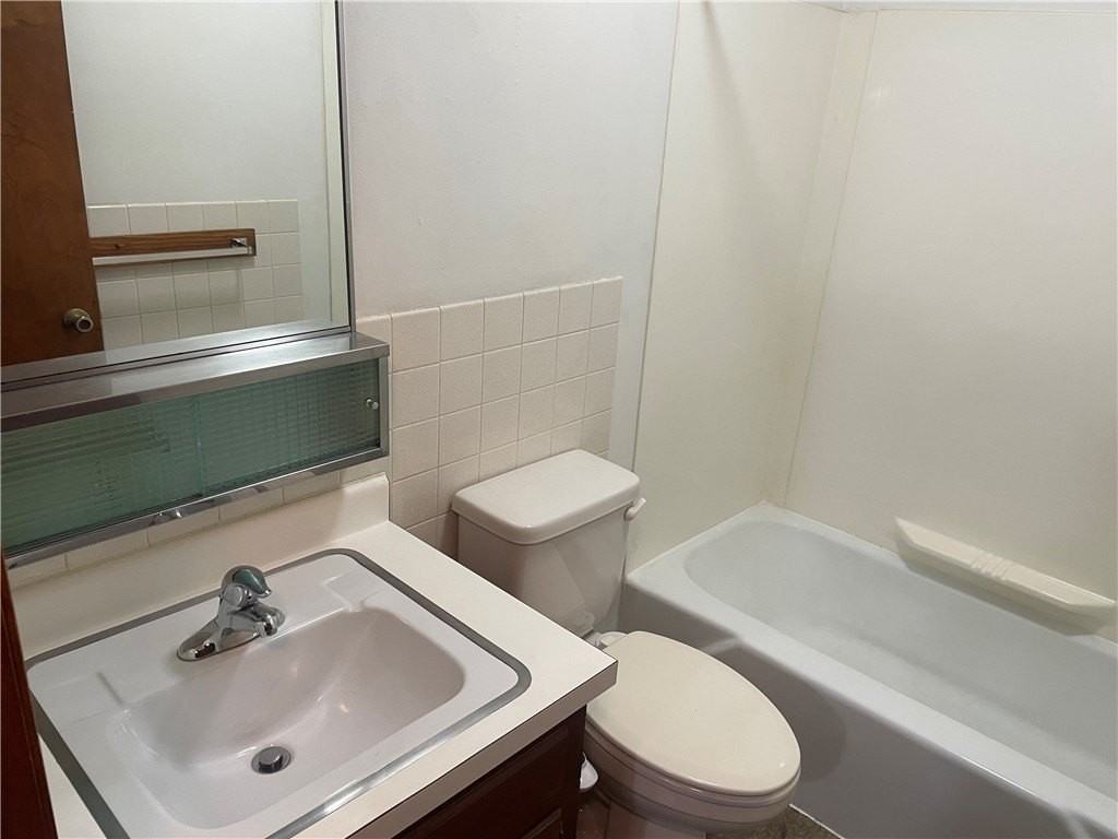 608 19th Ave W Apt 7 #7 - Photo 7 of 11