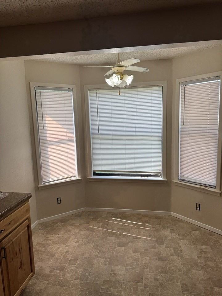 817 Van Zandt St - Photo 3 of 6