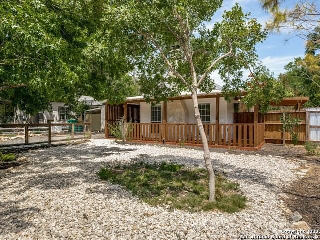 129 N Plant Ave - Photo 3 of 25