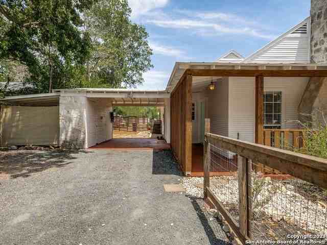 129 N Plant Ave - Photo 4 of 25