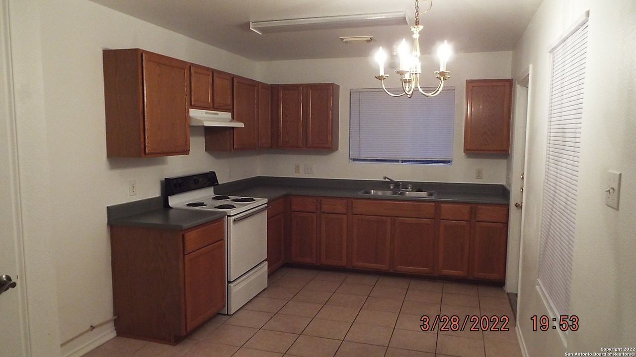 311 La Garde St - Photo 4 of 15