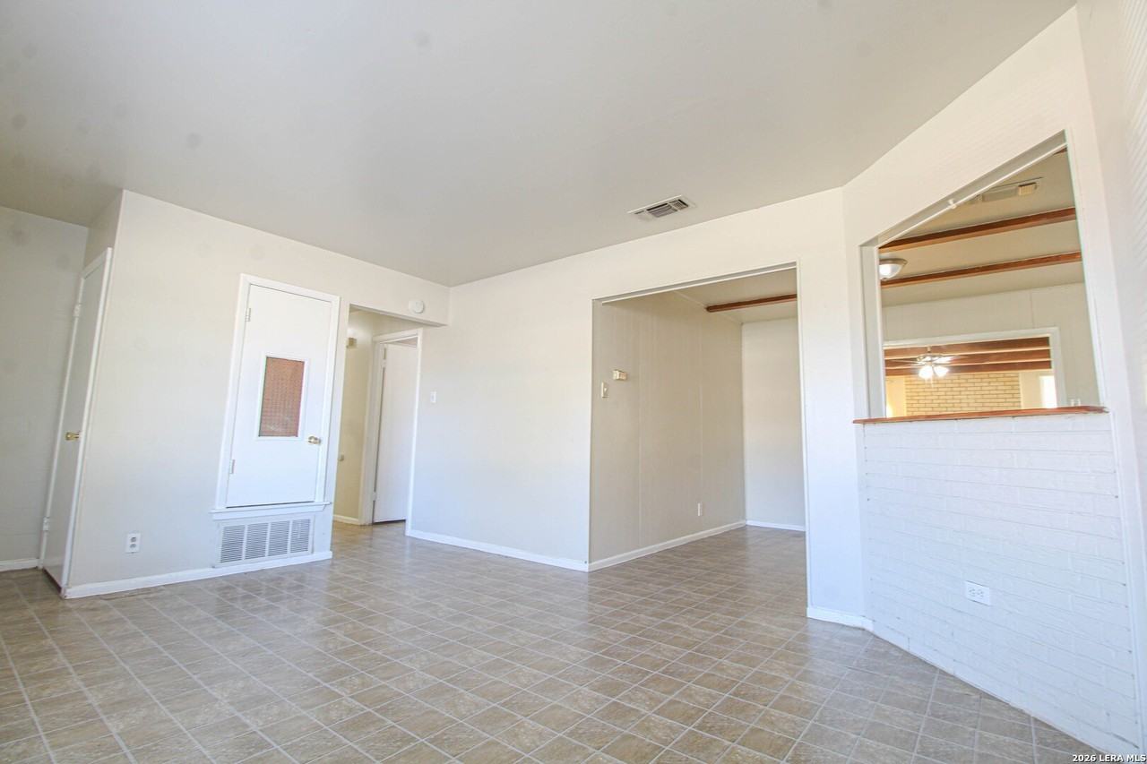 223 Balboa Dr - Photo 7 of 35