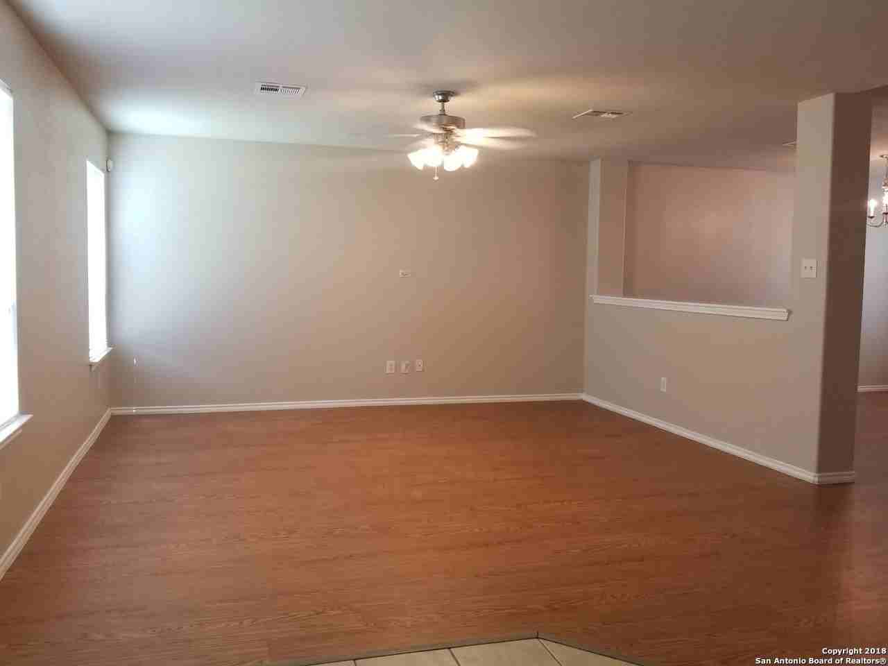 5123 Fountain Hl - Photo 4 of 25