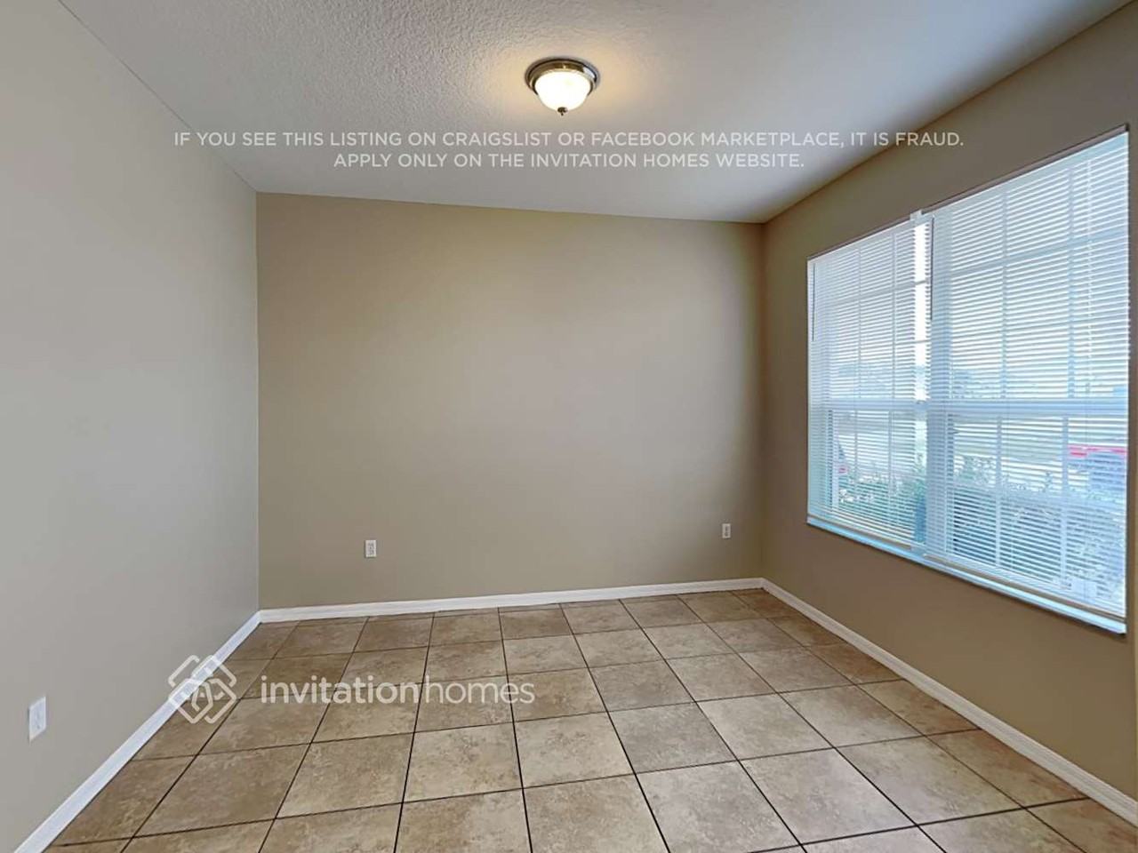 555 Bluff Pass Dr - Photo 3 of 19