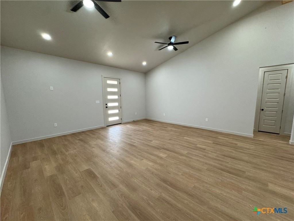 318 Warehouse Rd - Photo 3 of 39