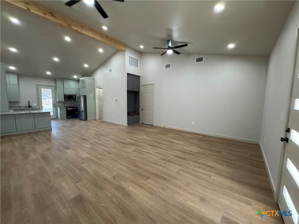 318 Warehouse Rd - Photo 5 of 39