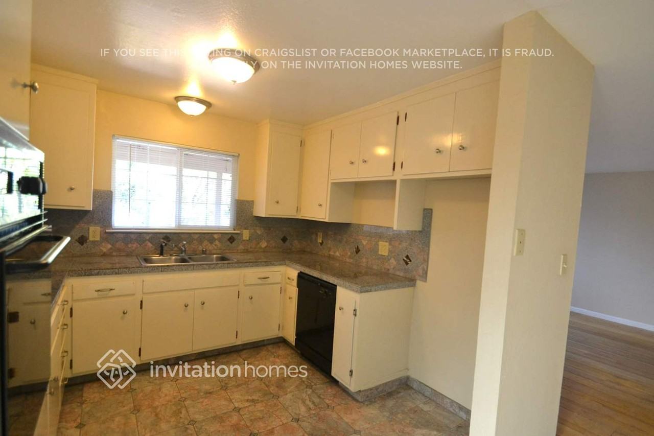 531 Tabor Ave - Photo 4 of 9