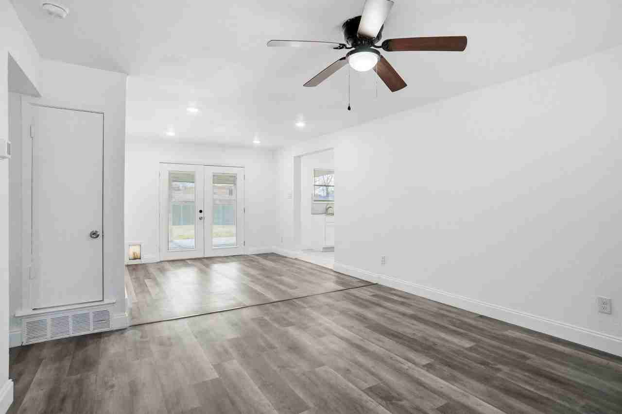 3822 Calgary Ct E #1 - Photo 2 of 16