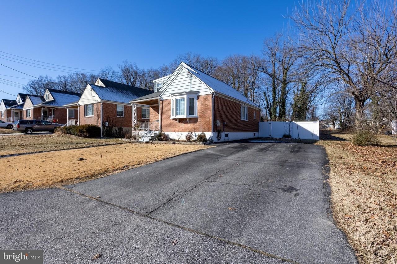 8030 Dalesford Rd - Photo 2 of 32