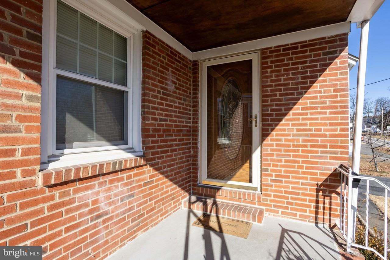 8030 Dalesford Rd - Photo 3 of 32