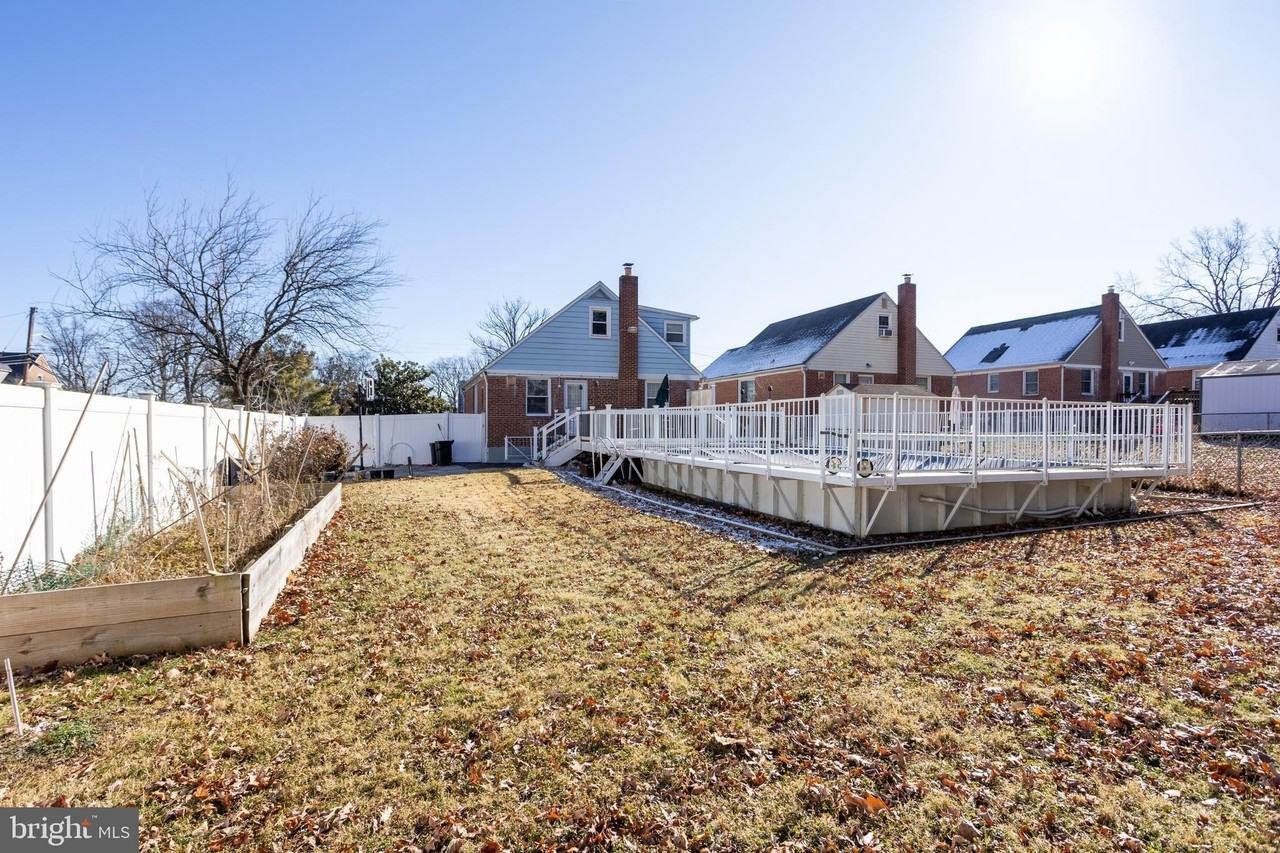 8030 Dalesford Rd - Photo 7 of 32