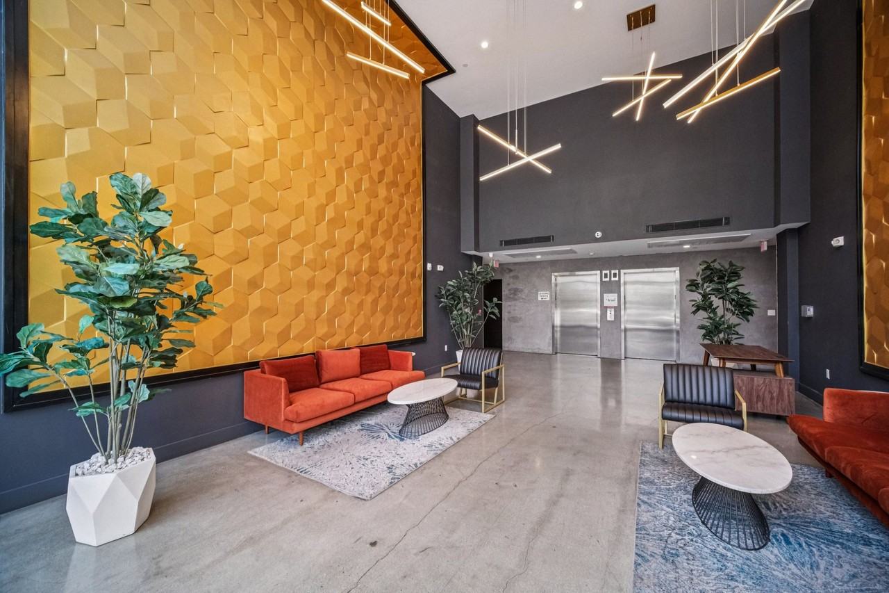 Destination NoHo - Photo 5 of 44