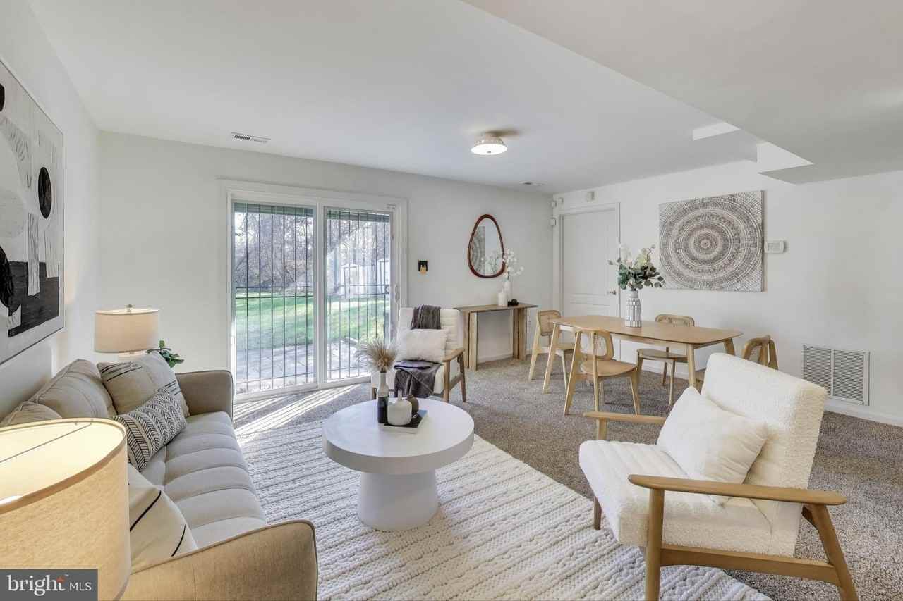 1404 Pacific Ave - Photo 4 of 29