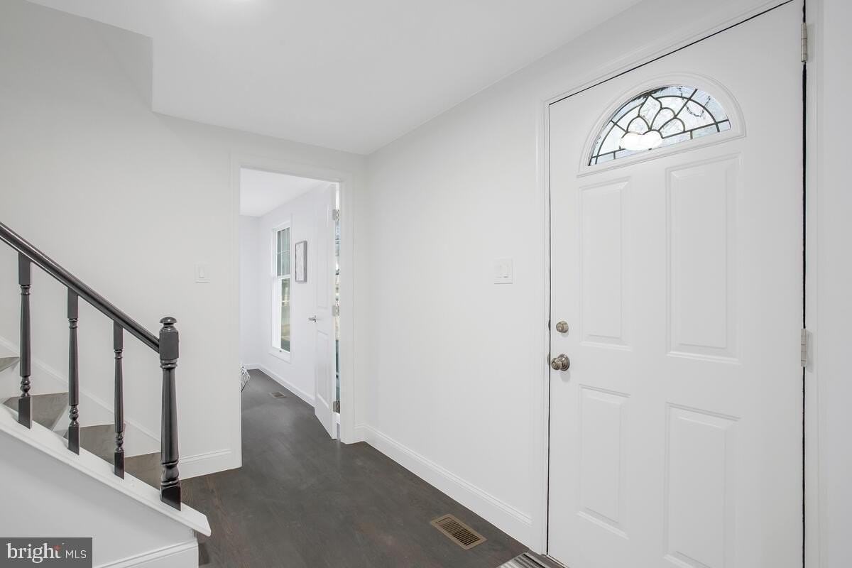 13011 Renfrew Cir - Photo 2 of 34