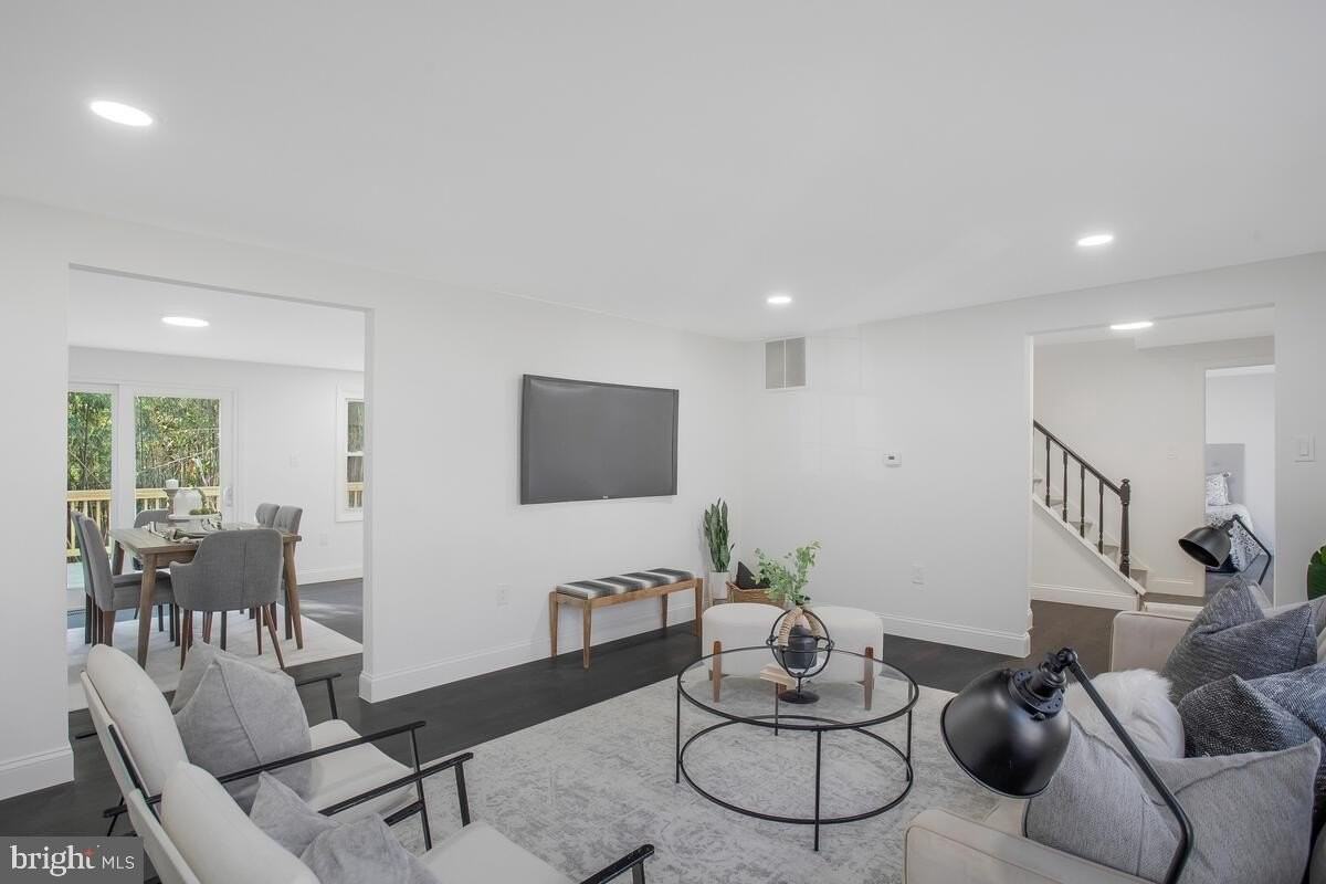 13011 Renfrew Cir - Photo 3 of 34