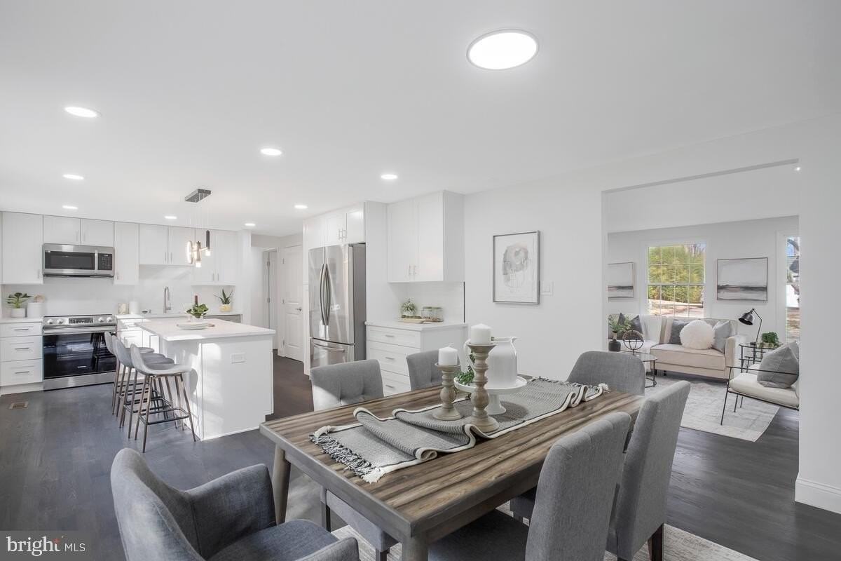 13011 Renfrew Cir - Photo 6 of 34