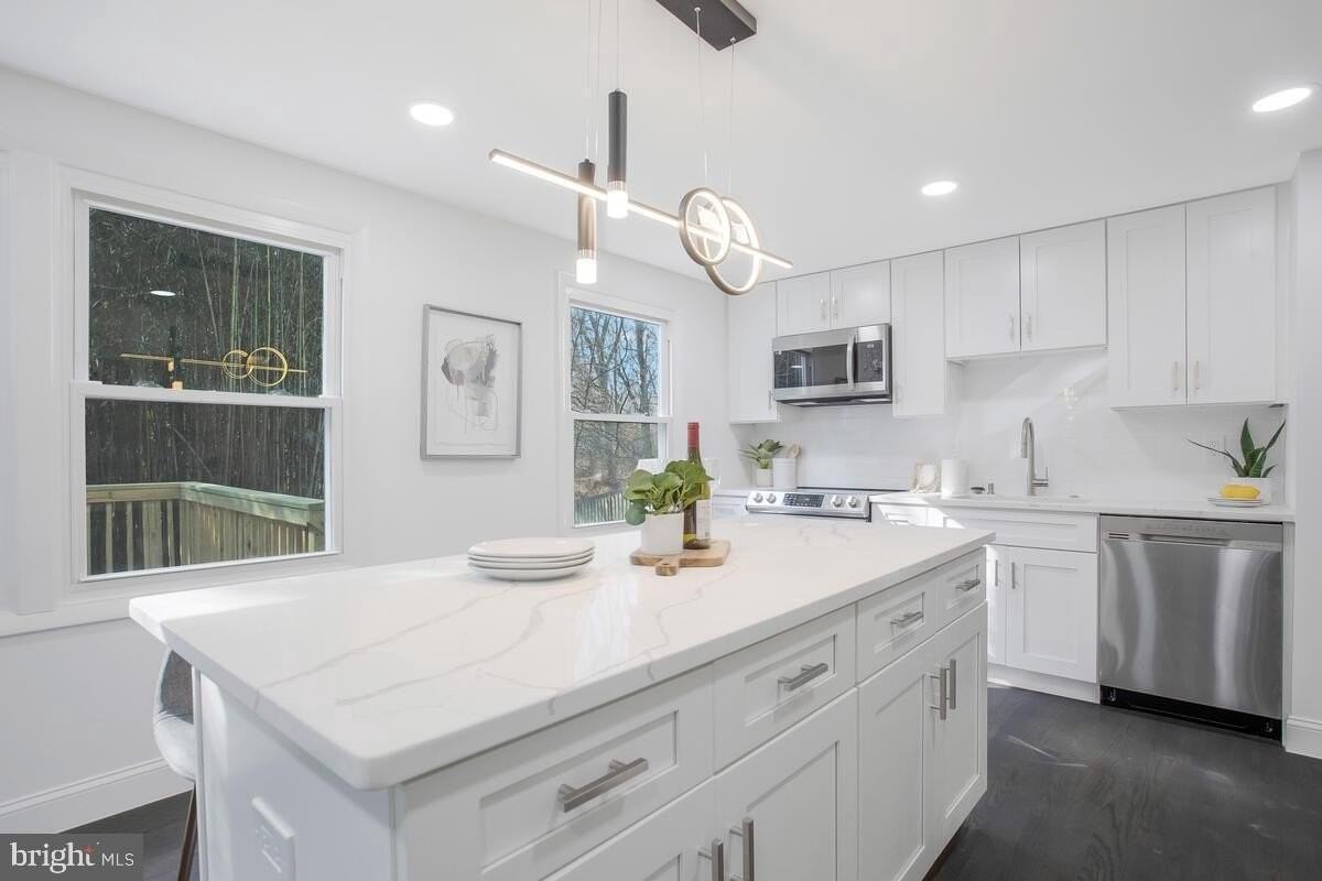 13011 Renfrew Cir - Photo 7 of 34