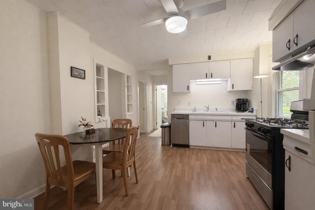 131 Livingston Ave Apt 1 #1F - Photo 5 of 16