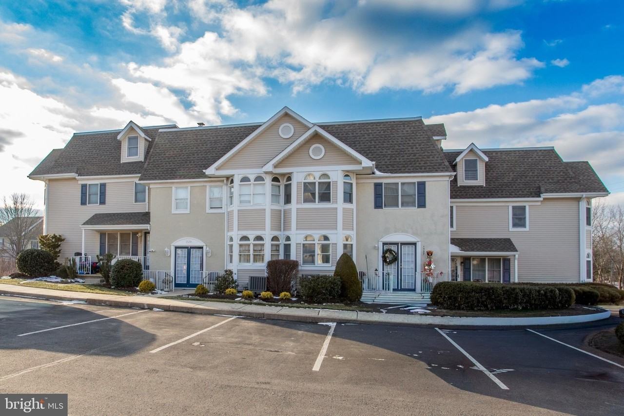 1529 Margaret Ct - Photo 2 of 50