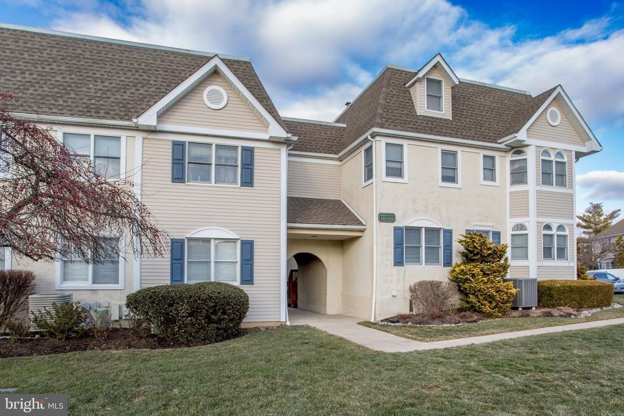 1529 Margaret Ct - Photo 4 of 50