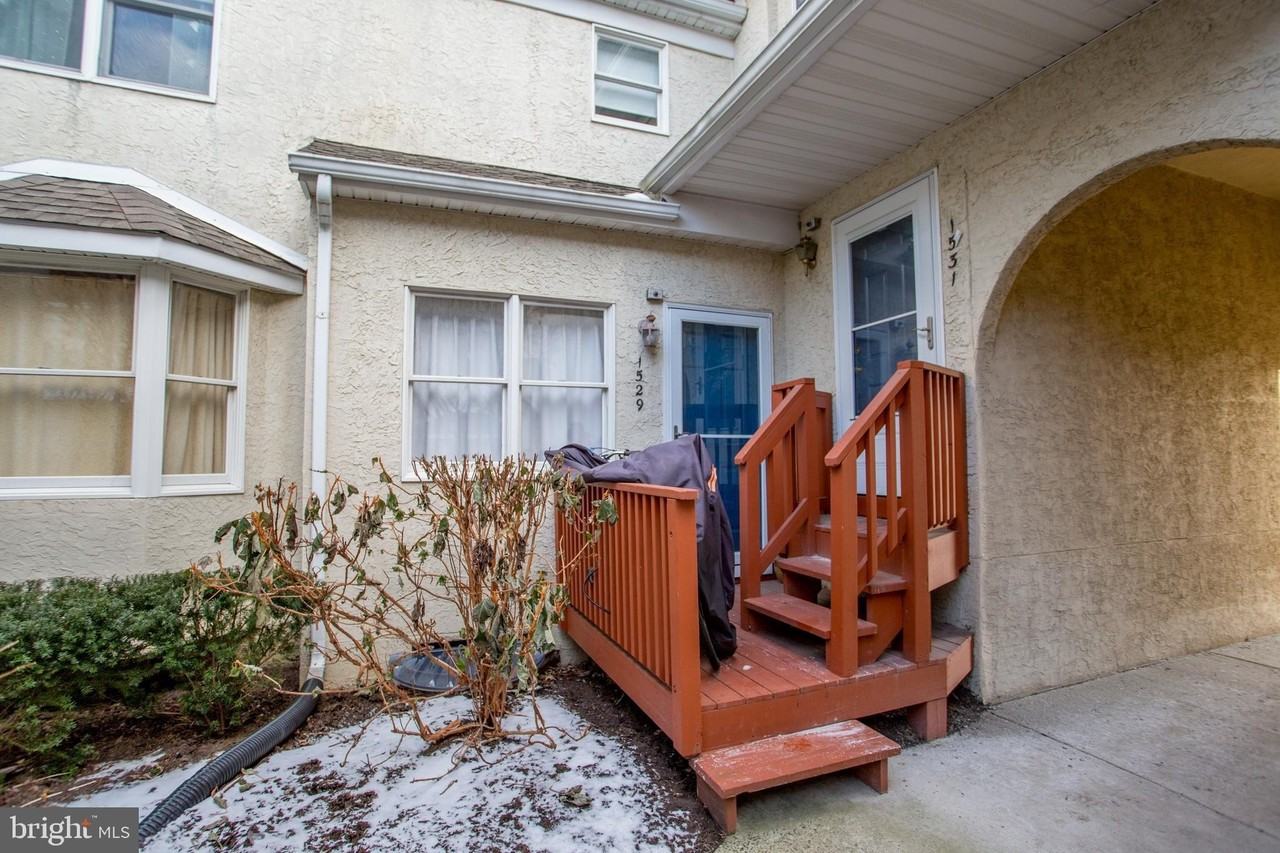 1529 Margaret Ct - Photo 6 of 50