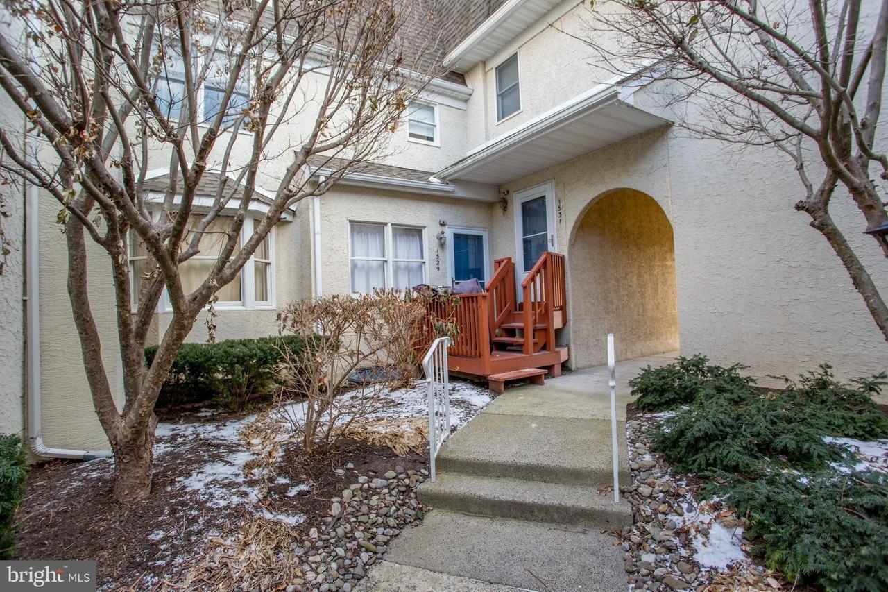 1529 Margaret Ct - Photo 7 of 50