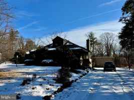 featured image of 8233 Fairview Rd