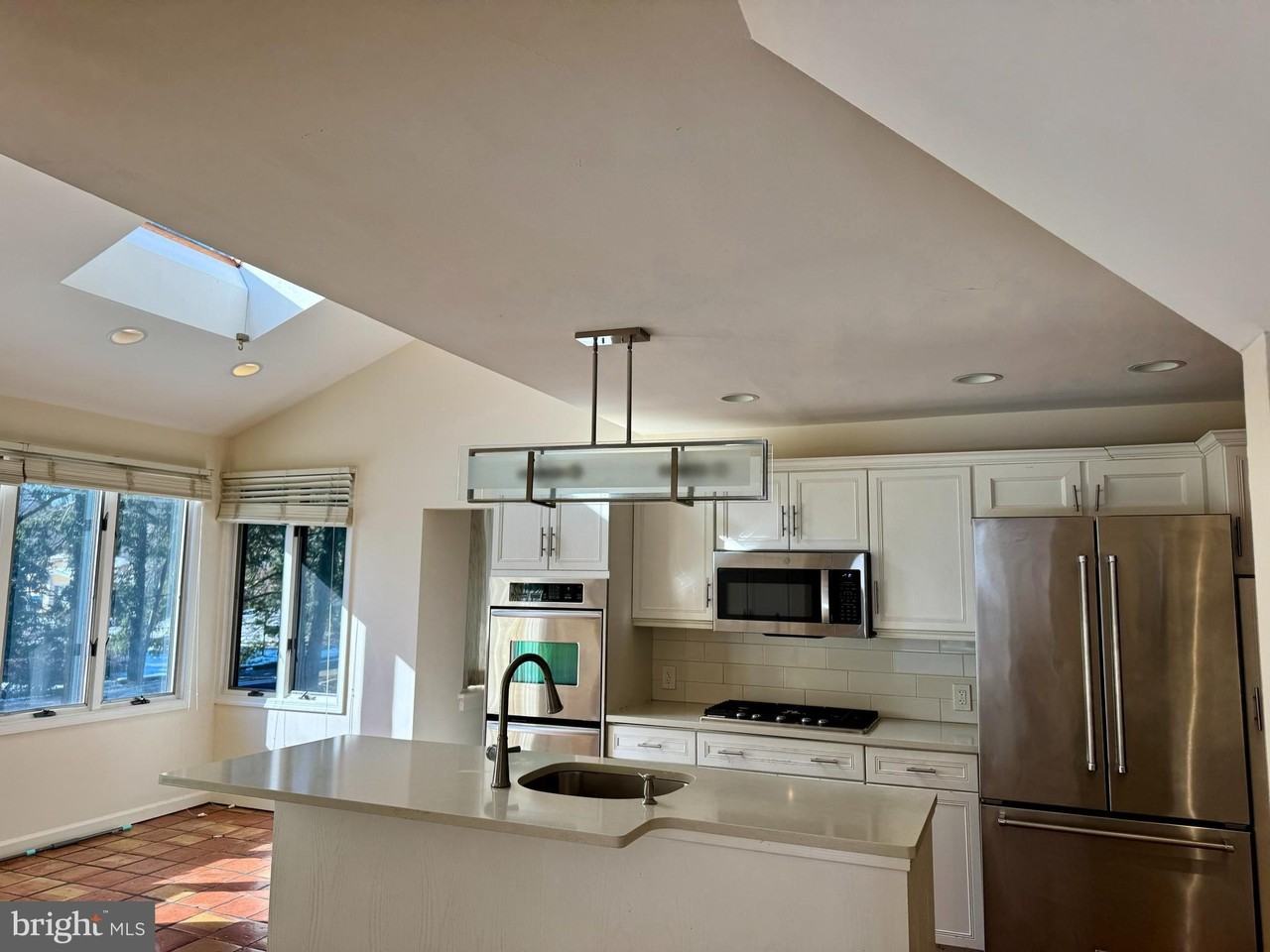 8233 Fairview Rd - Photo 3 of 37