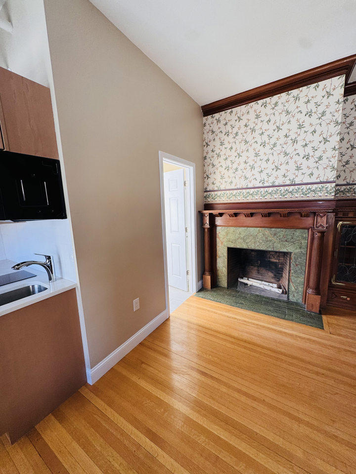 7 Oak St #001 - Photo 4 of 15