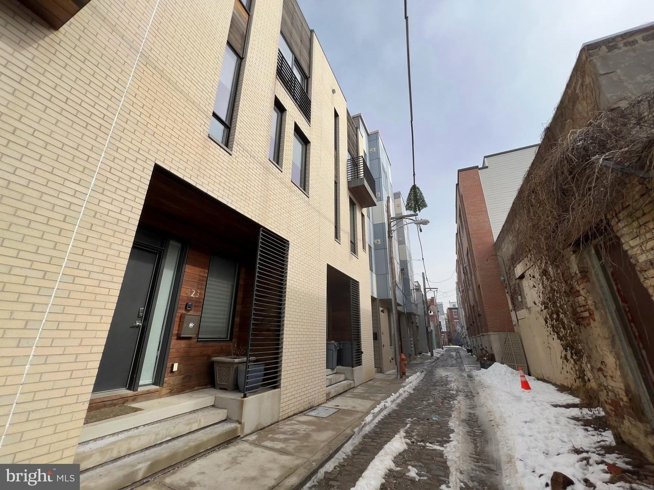 423 Wallace St - Photo 2 of 50