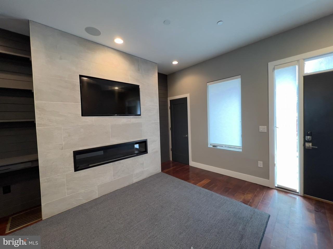 423 Wallace St - Photo 4 of 50