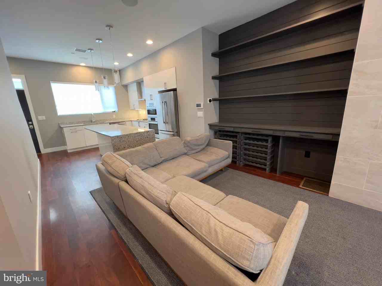 423 Wallace St - Photo 5 of 50