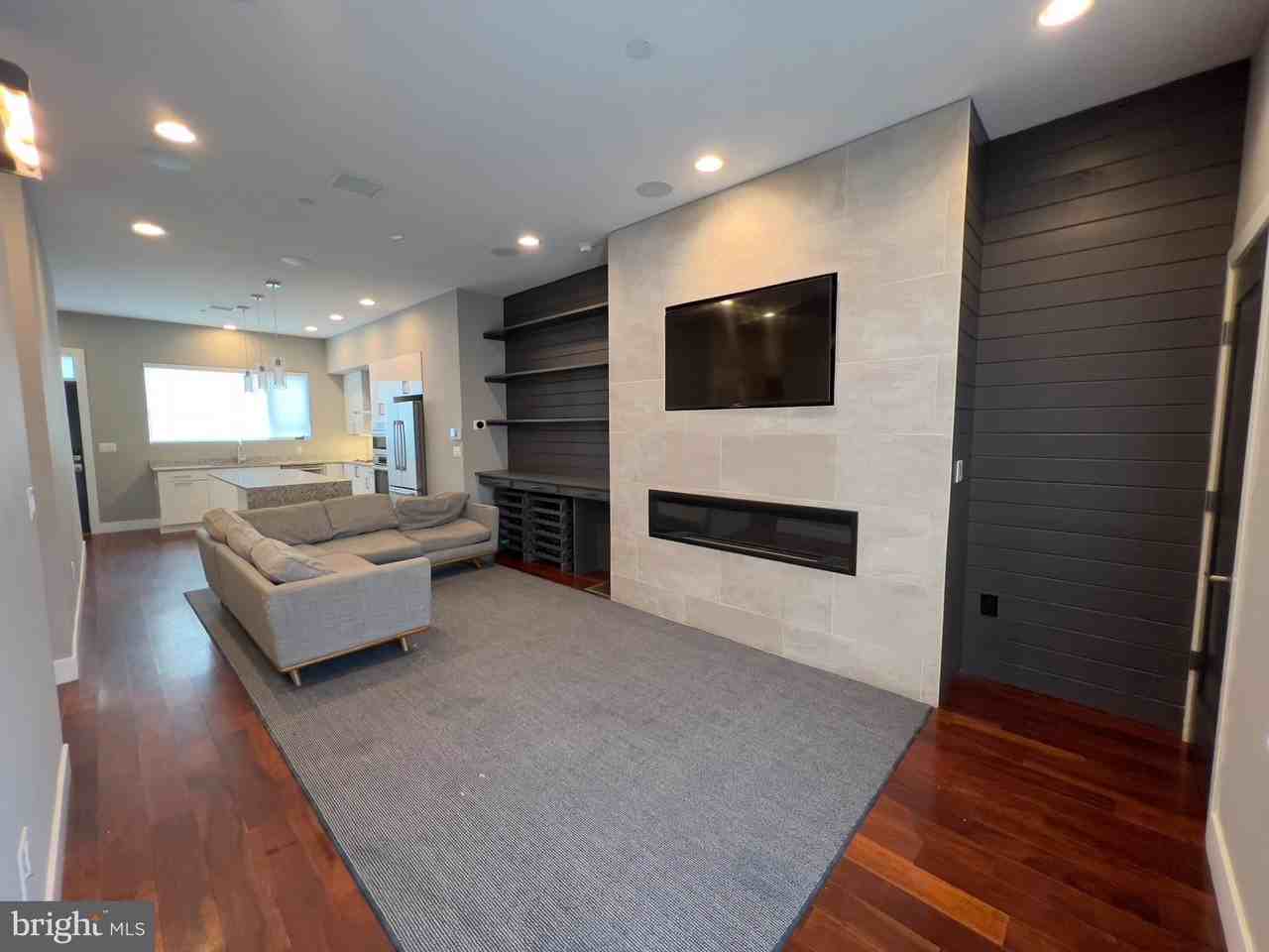 423 Wallace St - Photo 6 of 50