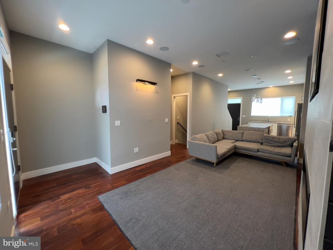 423 Wallace St - Photo 7 of 50