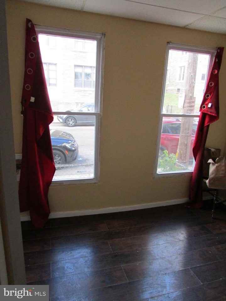 412 Lindley Ave - Photo 4 of 11