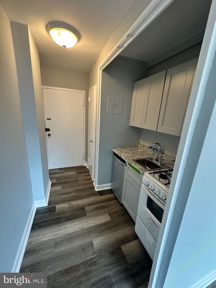 1021 Arlington Blvd Apt 601 #601 - Photo 2 of 21