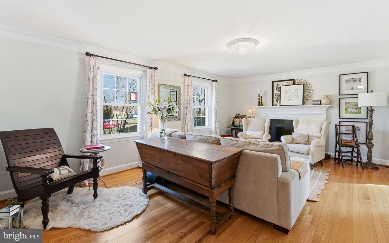 7001 Arbor Ln - Photo 4 of 43