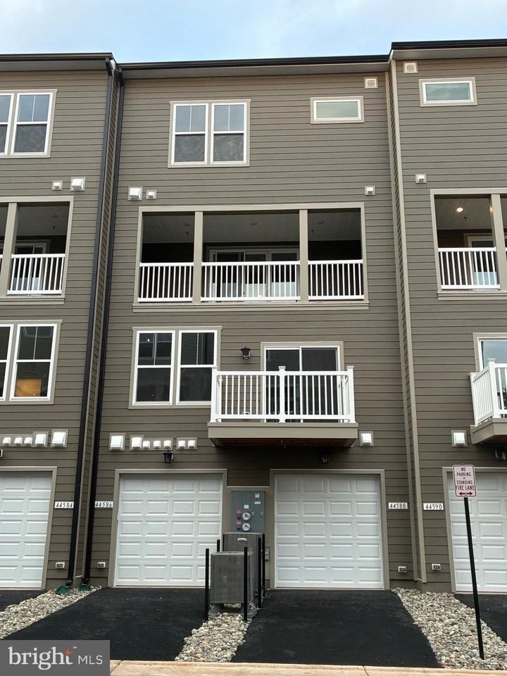 44586 STRABANE Terrace - Photo 2 of 15