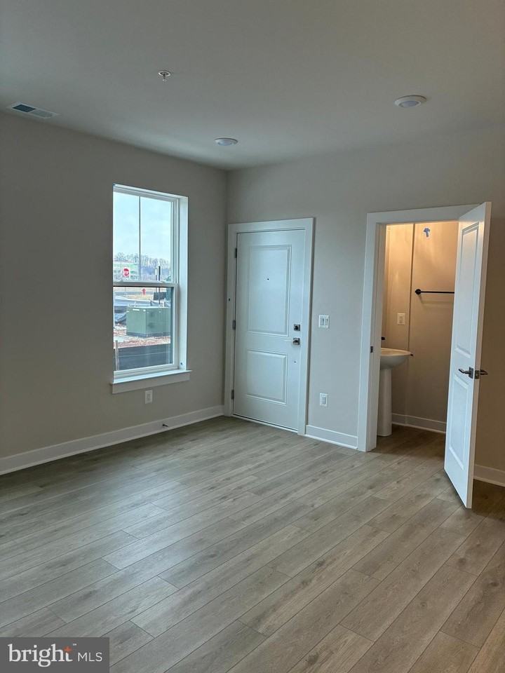 44586 STRABANE Terrace - Photo 4 of 15