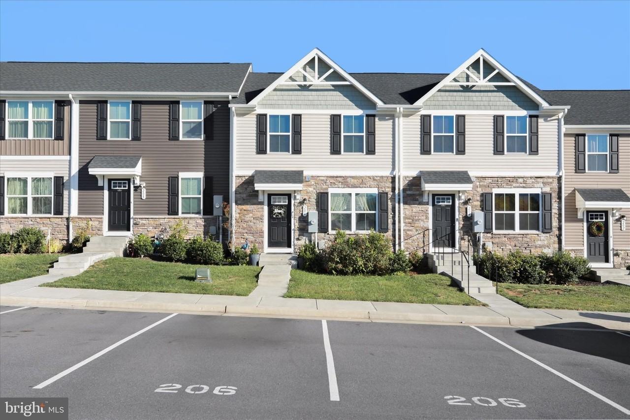 206 Spring Pl - Photo 5 of 30