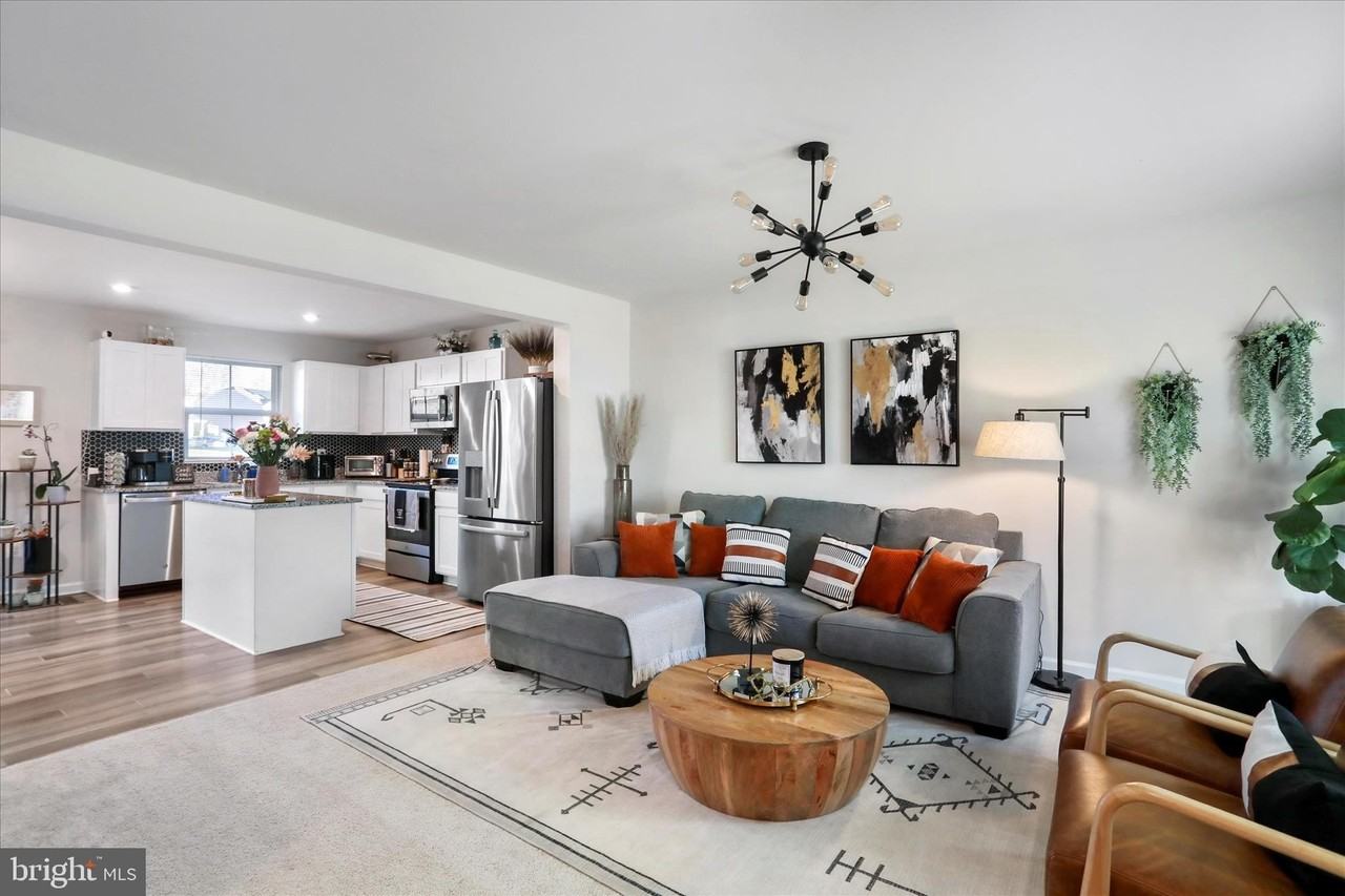 206 Spring Pl - Photo 6 of 30