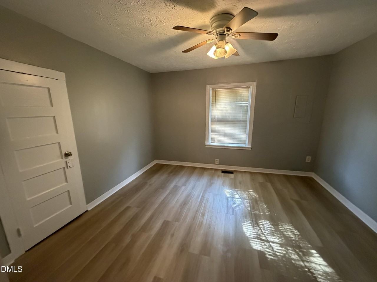 1436 Powell St - Photo 7 of 12