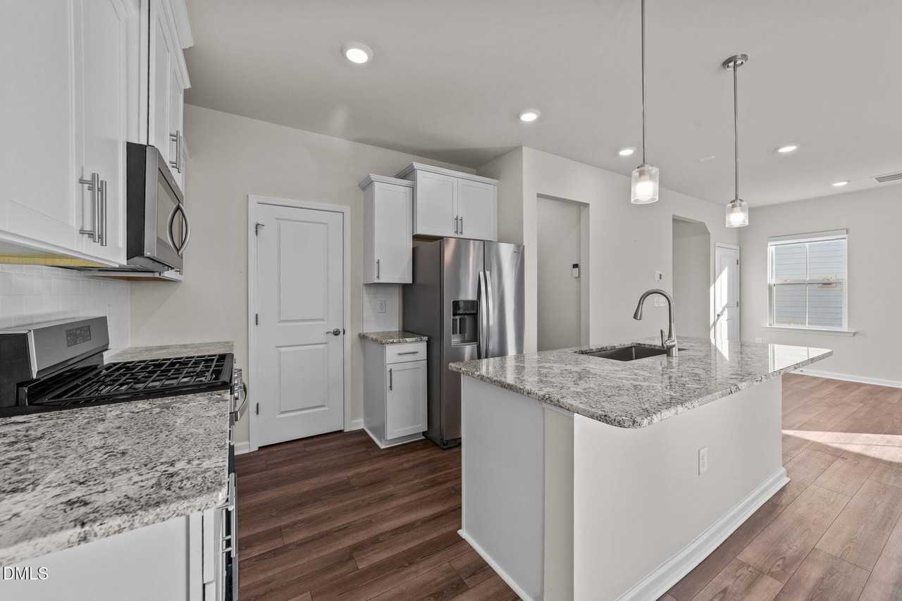 427 Glen Clova Dr - Photo 6 of 42