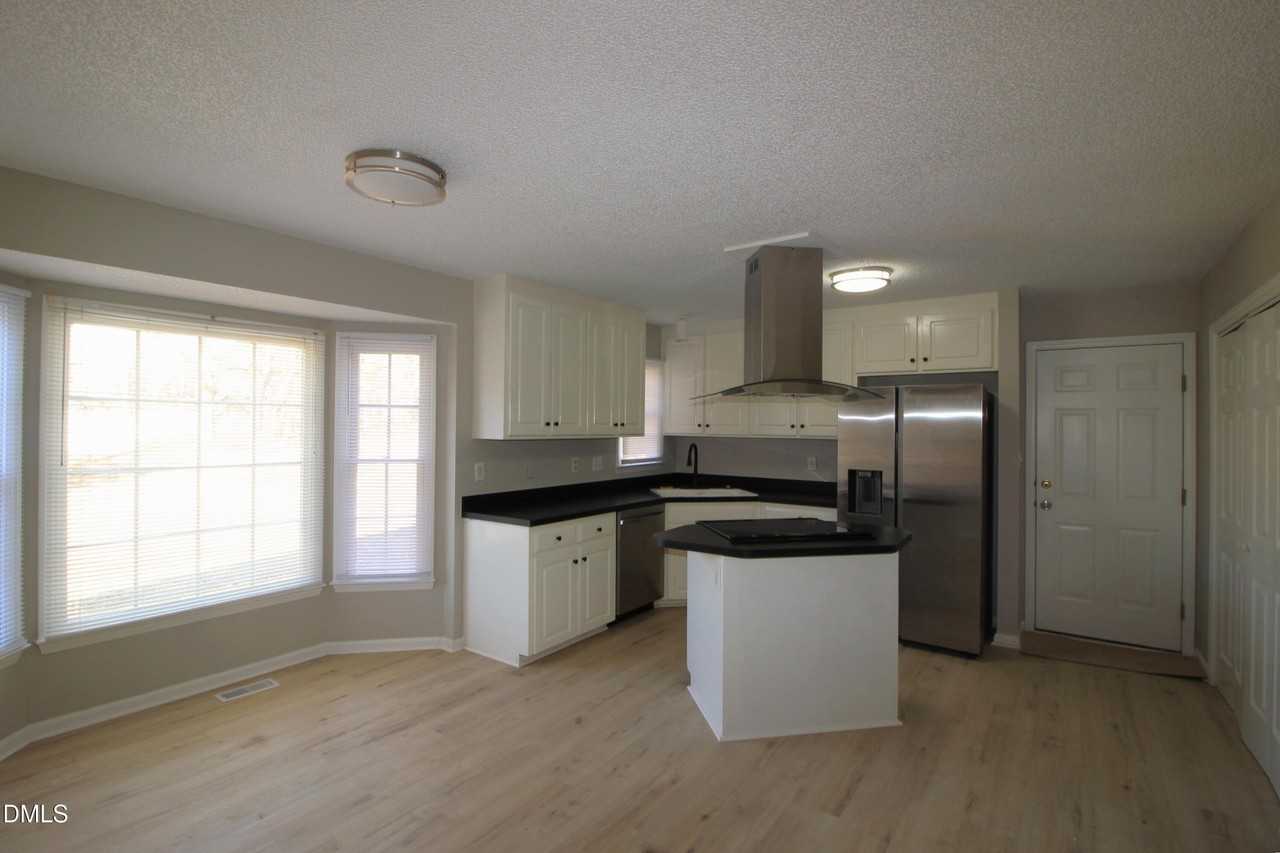 8108 Owenston Ct - Photo 7 of 28