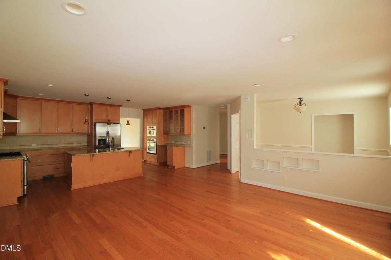 222 Wilmot Dr - Photo 3 of 25