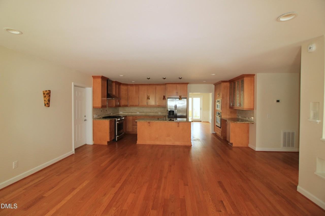 222 Wilmot Dr - Photo 6 of 25