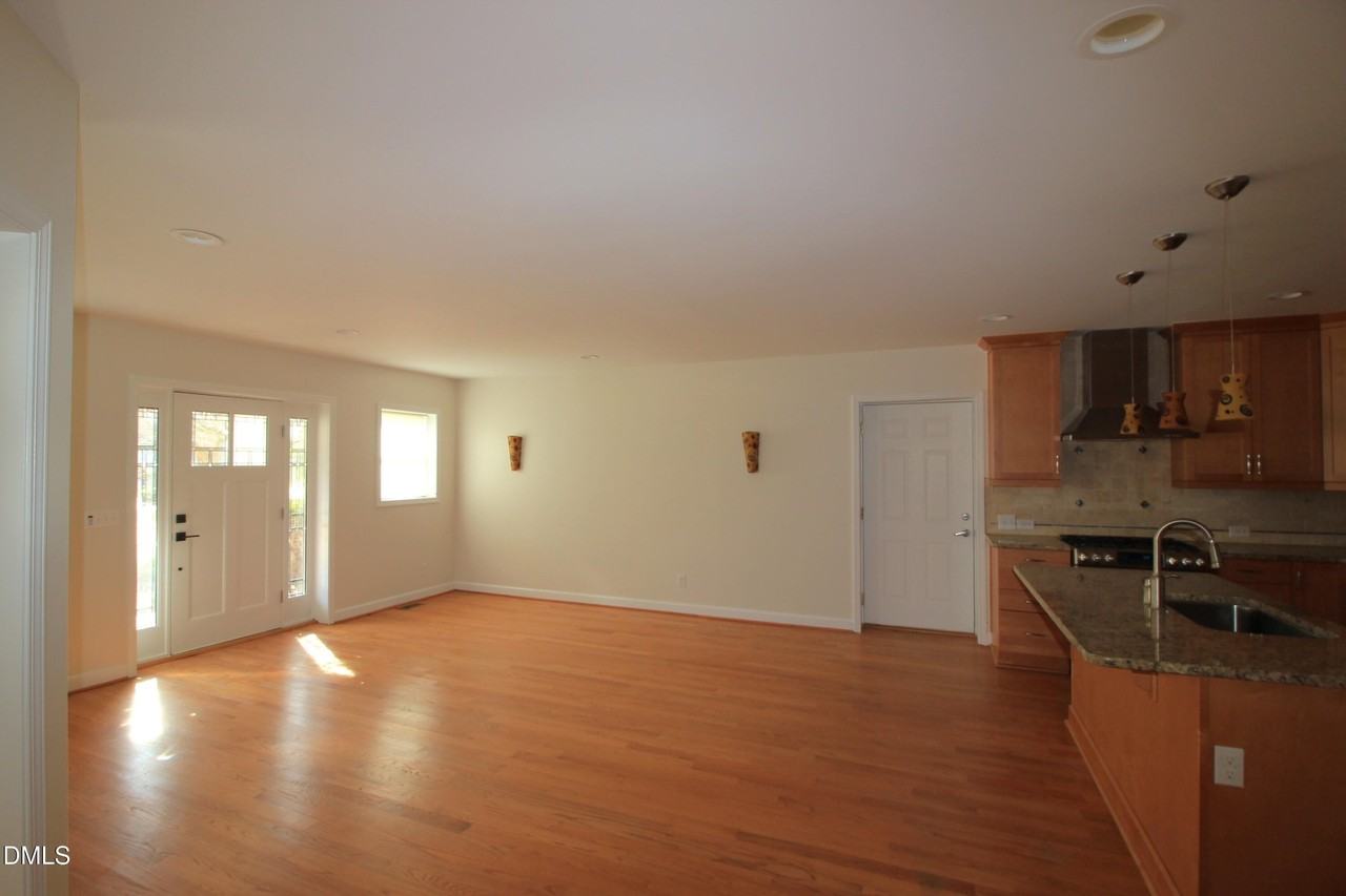 222 Wilmot Dr - Photo 7 of 25