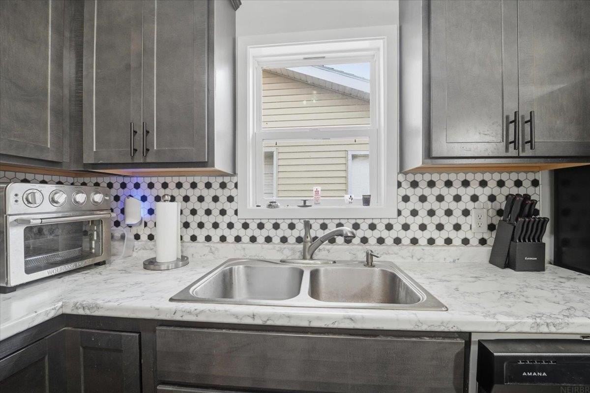 124 N College St - Photo 6 of 24