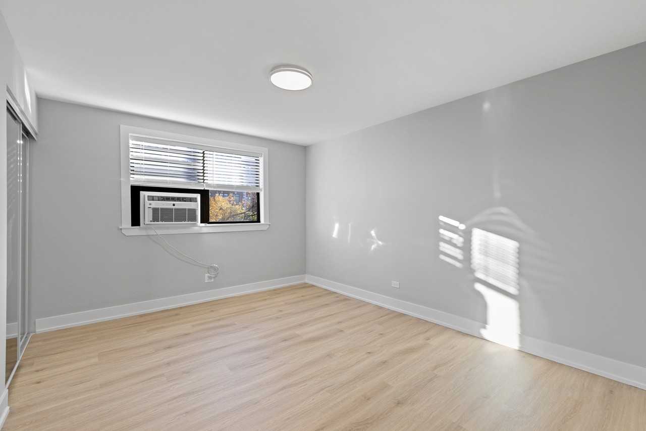 530 West Aldine Avenue #305 - Photo 7 of 8